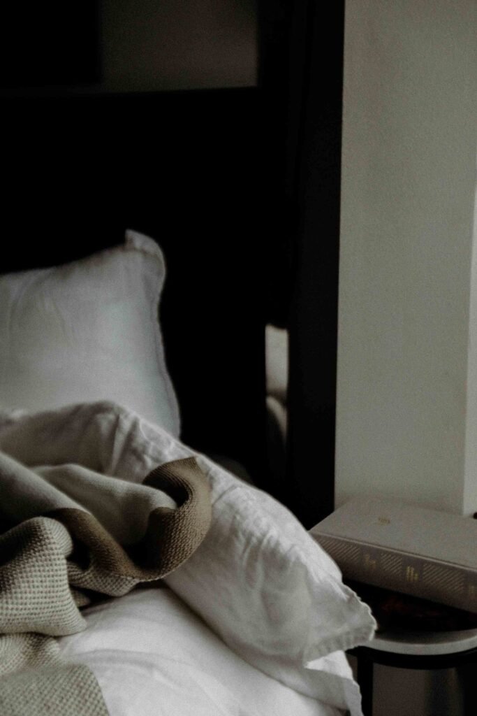 clutter-free bedroom ideas